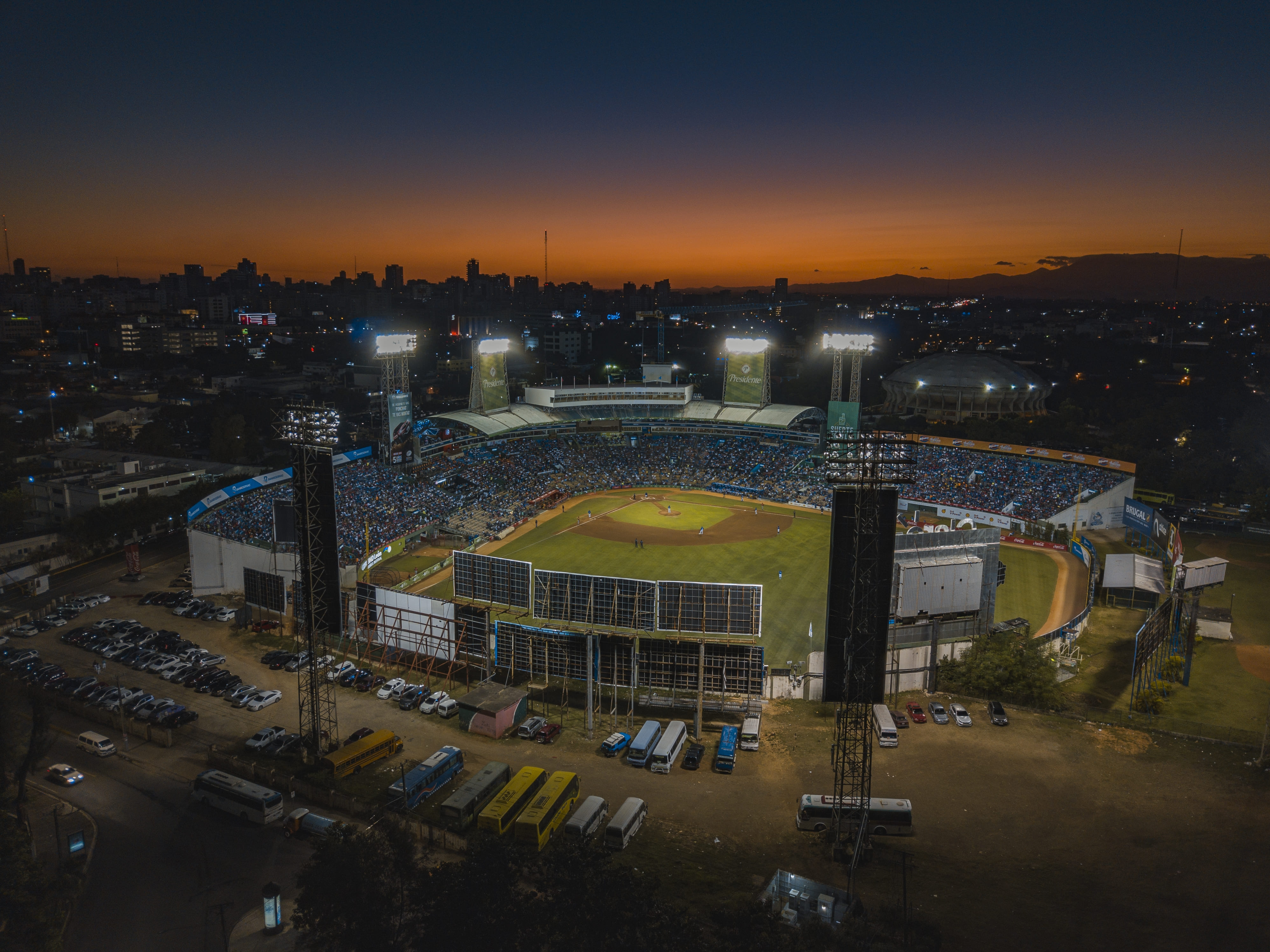 Estadio Quisqueya Juan Marichal, sede del béisbol invernal dominicano